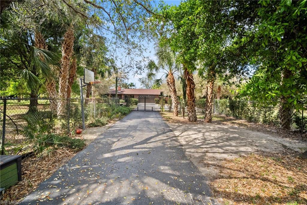 20520 Tanglewood Ln Property Photo 1