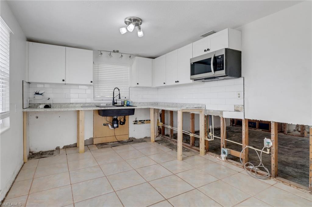 2686 Clyde St Property Photo 10