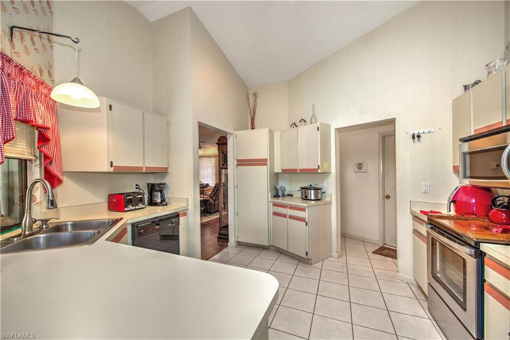 19484 Midway Blvd Property Photo 7