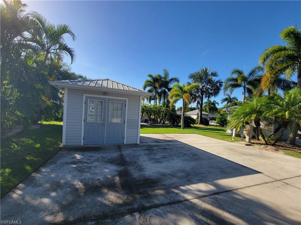 10130 Sunnywood Ct Property Photo 3