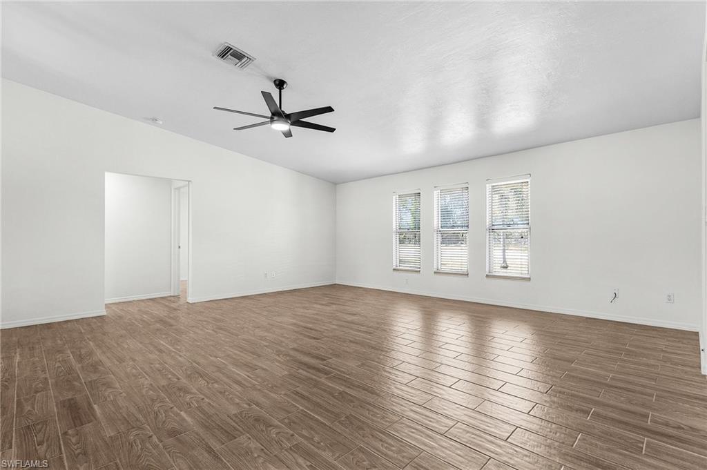 17321 Lee Rd Property Photo 2