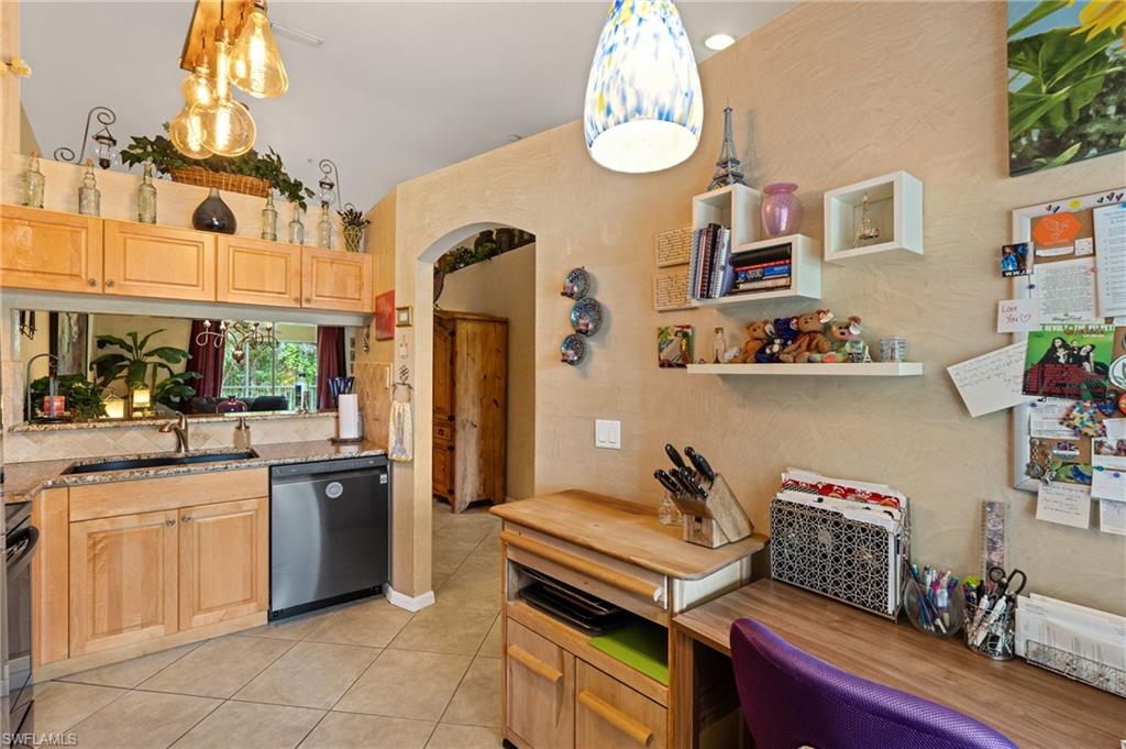 6665 Huntington Lakes Cir # 202 Property Photo 6
