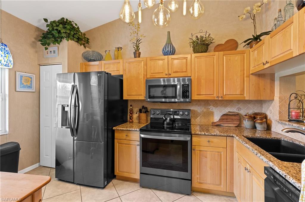 6665 Huntington Lakes Cir # 202 Property Photo 7