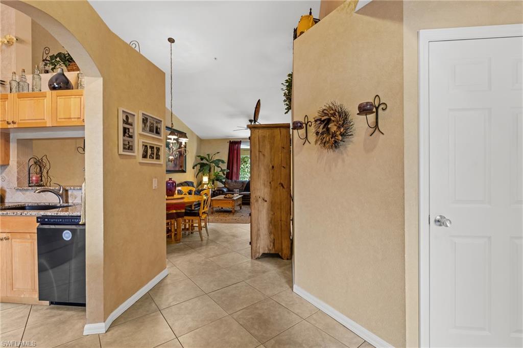 6665 Huntington Lakes Cir # 202 Property Photo 8