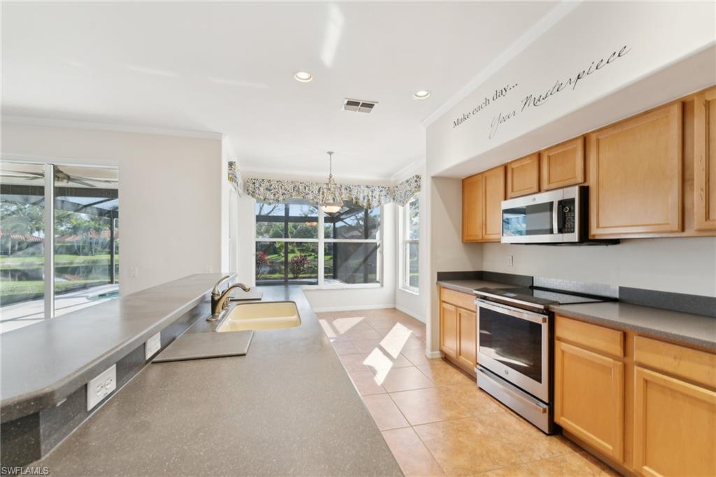 11771 Pinewood Lakes Dr Property Photo 4