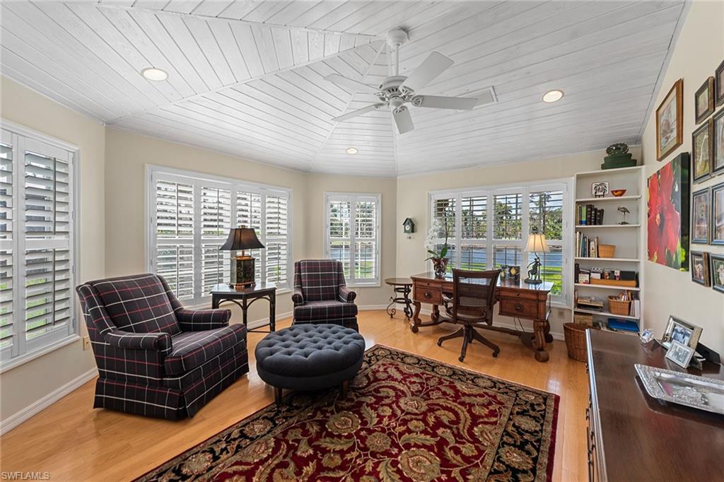 25 Grey Wing Pt Property Photo 10