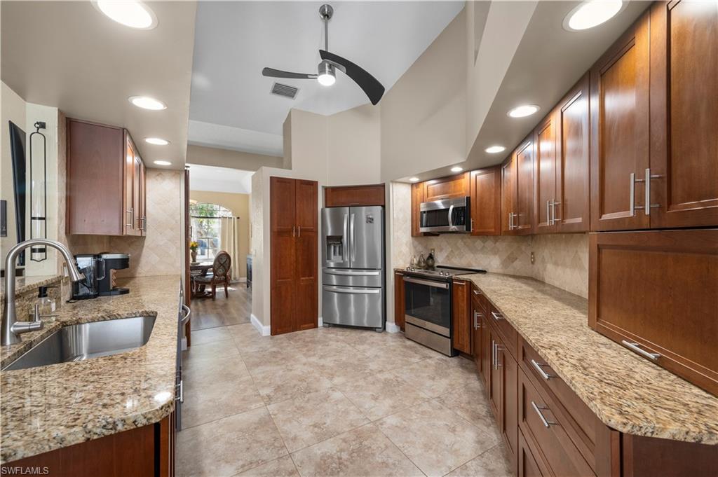 12734 Pembroke Cir S Property Photo 15