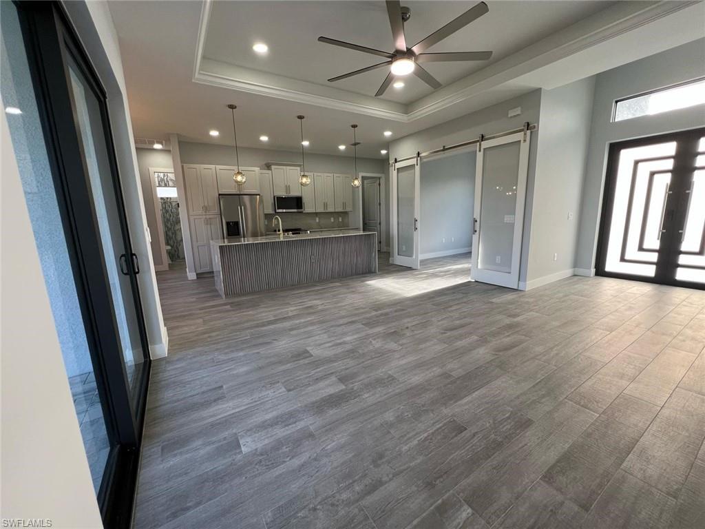 1049 Albert Ave Property Photo 3