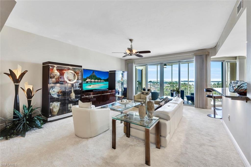 6021 Silver King Blvd # 305 Property Photo 2