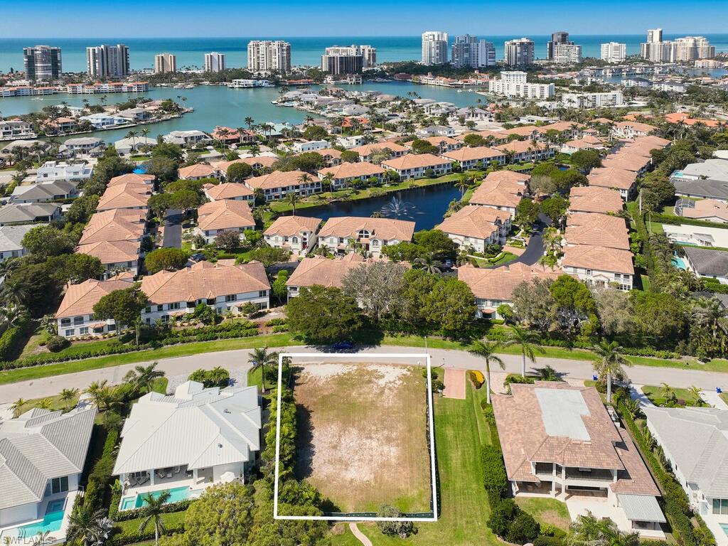732 Park Shore Ct Property Photo 2