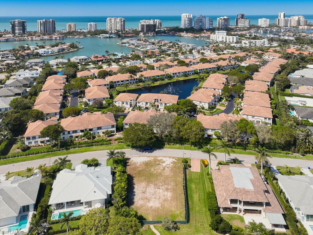 732 Park Shore Ct Property Photo 3
