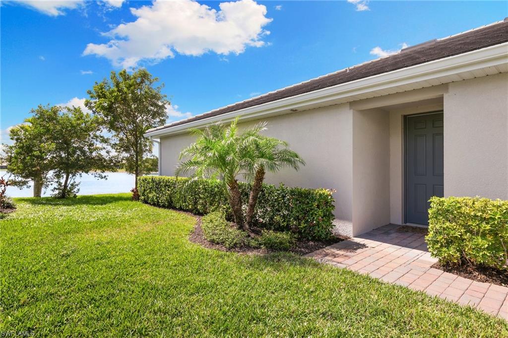 14618 Edgewater Cir Property Photo 3