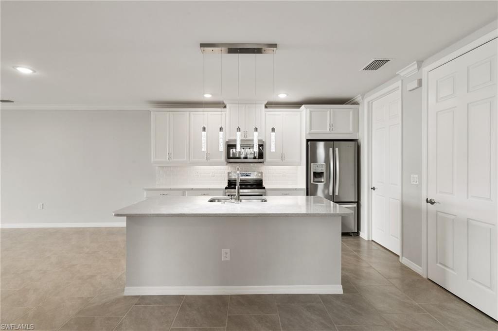 14618 Edgewater Cir Property Photo 11