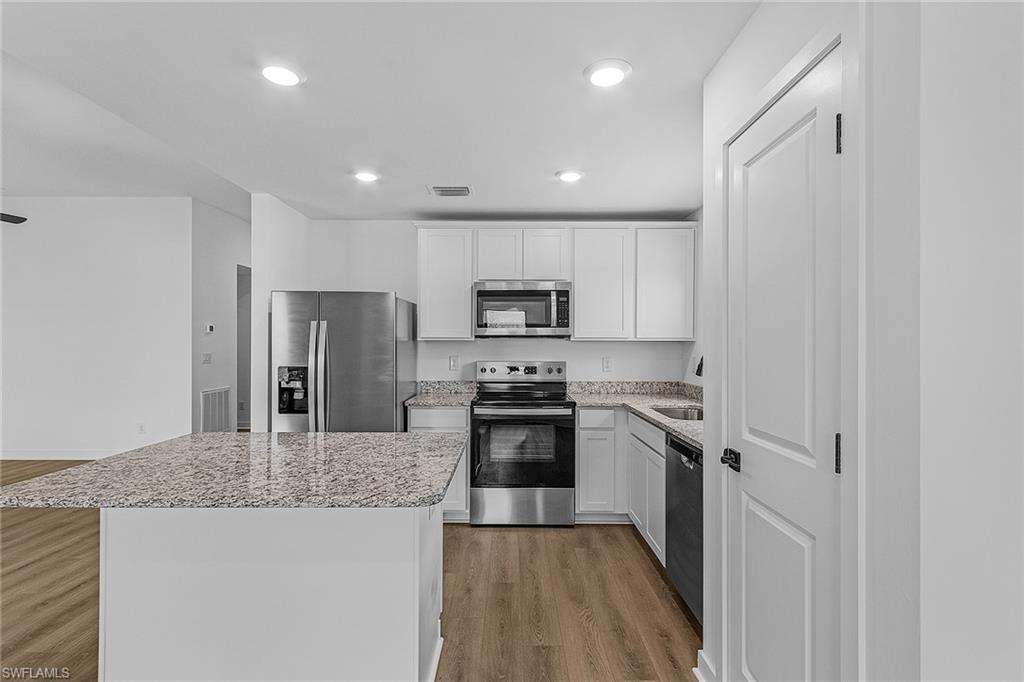 2436 Nw 9th St Property Photo 3
