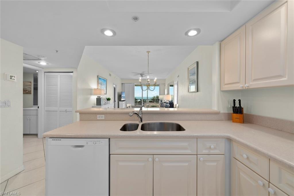 255 Periwinkle Way 5b Property Photo 8
