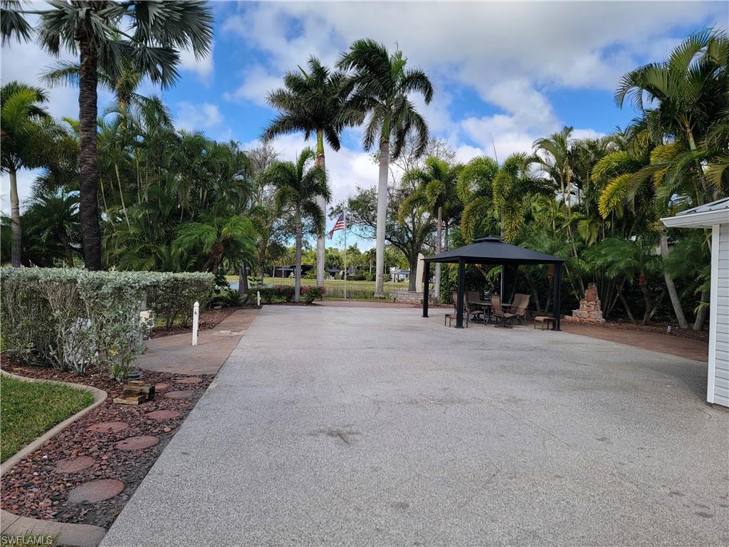 10241 Surfwood Ct Property Photo 3