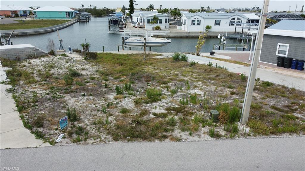 3934 Dewberry Ln Property Photo 11