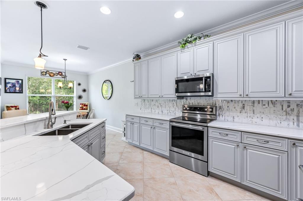 8732 Banyan Bay Blvd Property Photo 4