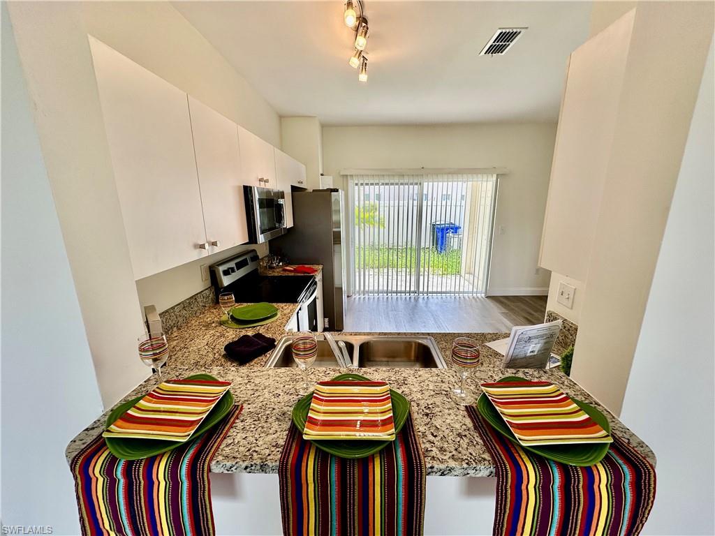 3627 Pine Oak Cir # 102 Property Photo 9