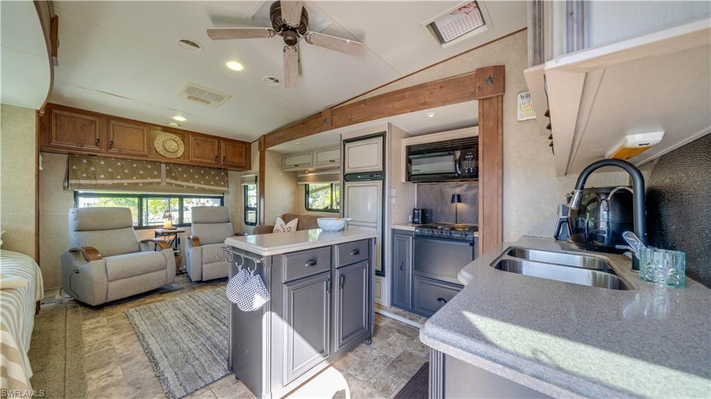 17134 Taffy St Property Photo 15