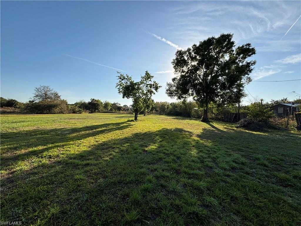 735 N Arboleda St Property Photo 5