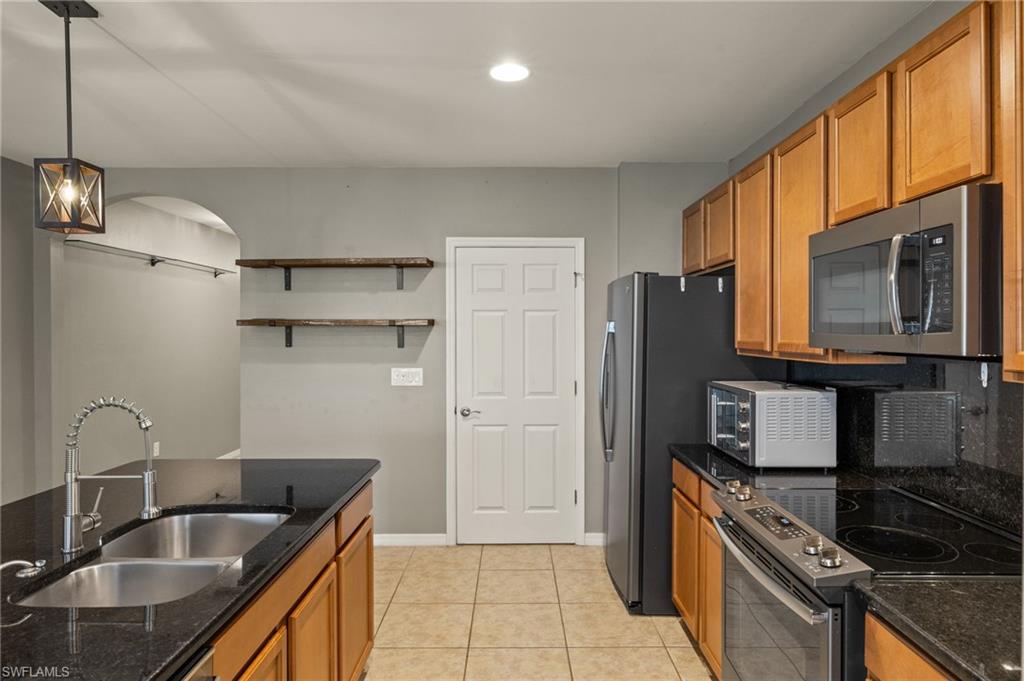 7765 Mikasa Dr Property Photo 14