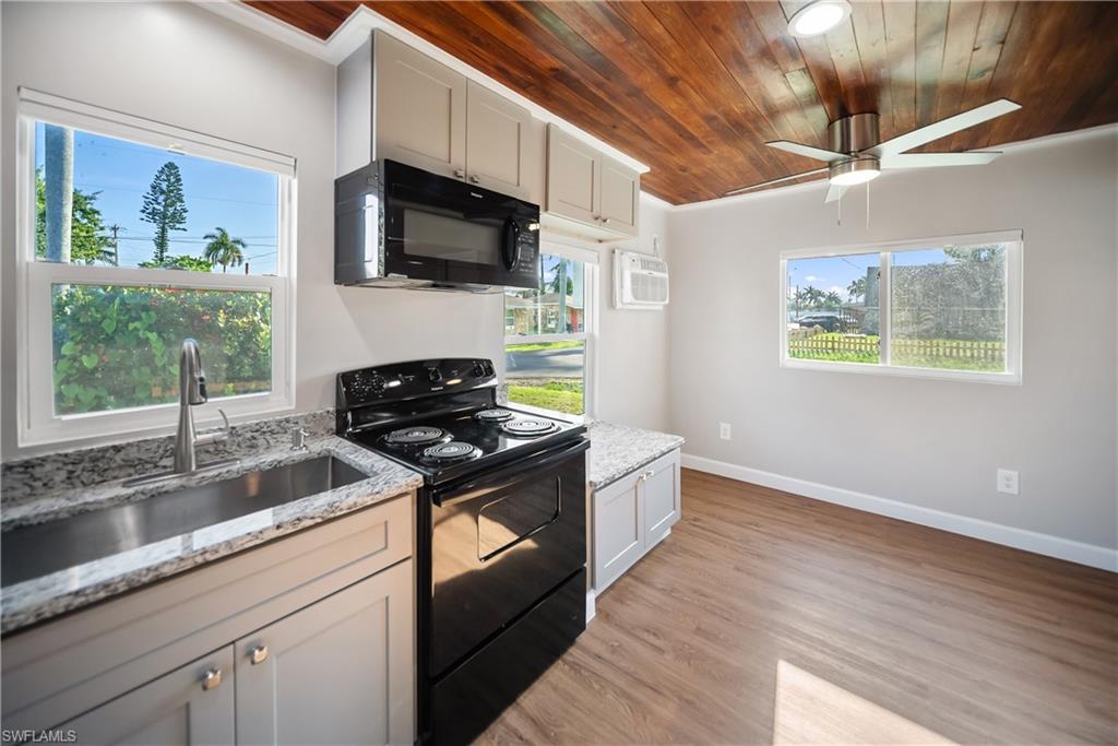 1157 4th Way Property Photo 10