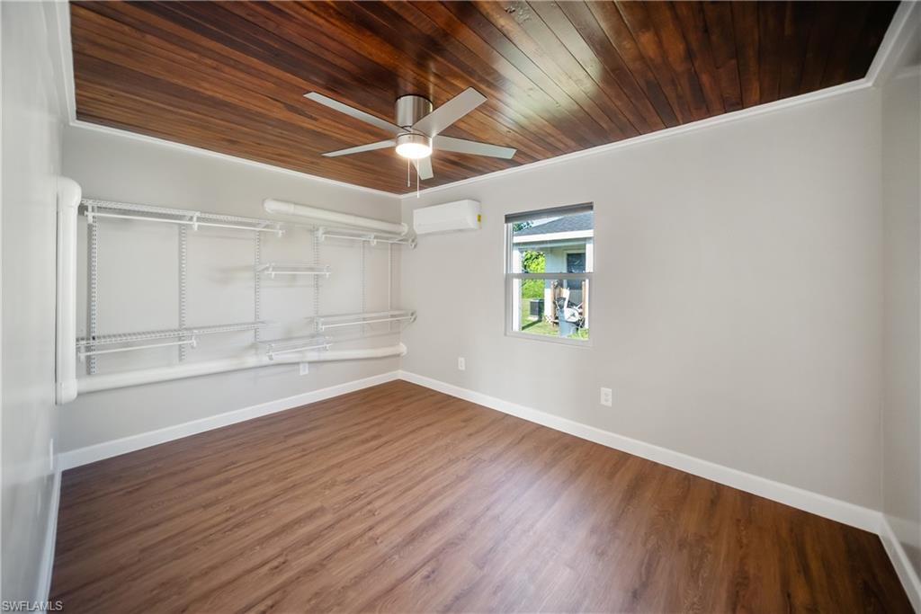 1157 4th Way Property Photo 11