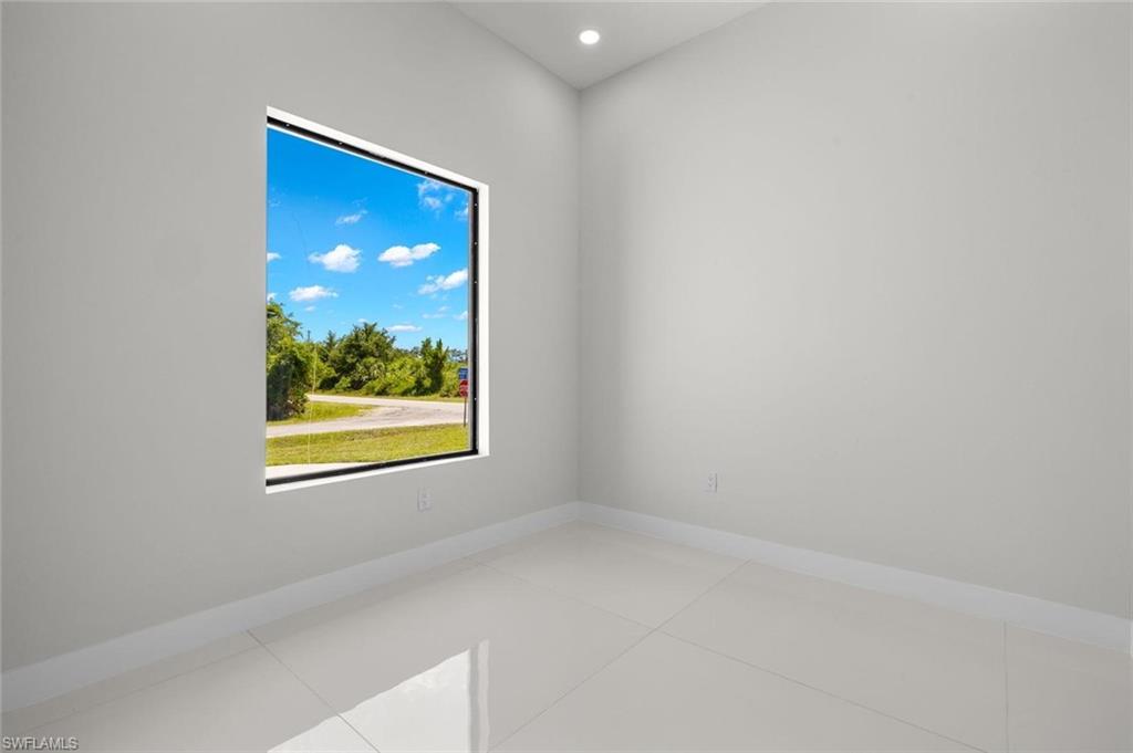 2918 43rd St W Property Photo 13