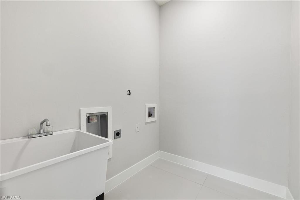 2918 43rd St W Property Photo 15