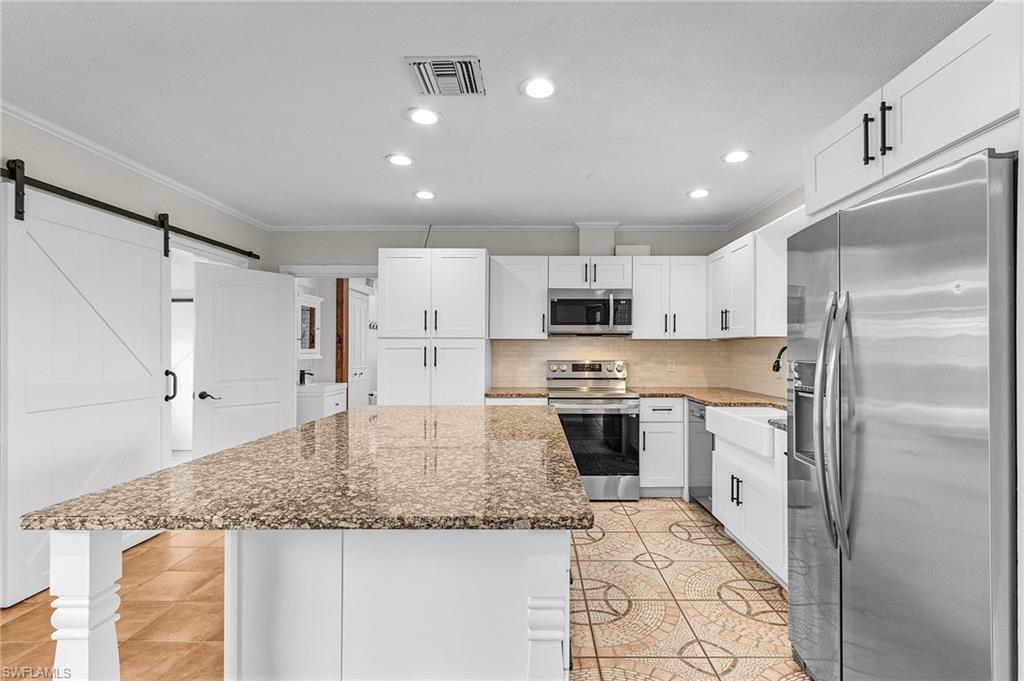 1560 Maravilla Ave Property Photo 8