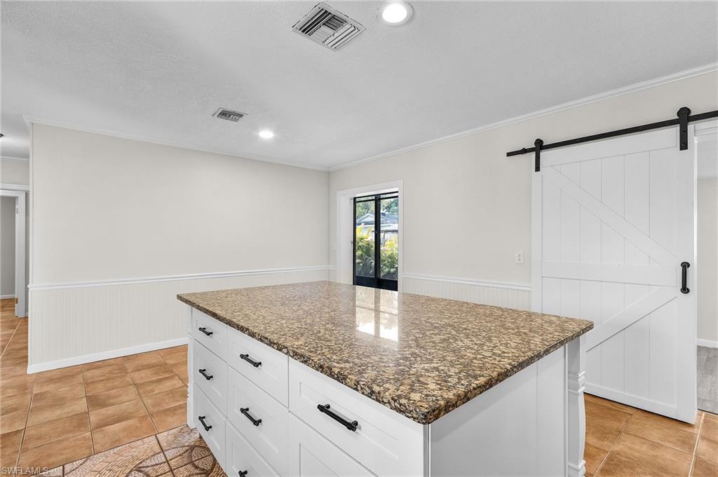 1560 Maravilla Ave Property Photo 9