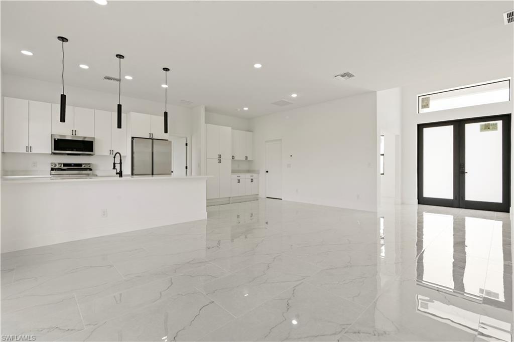 825 Frederick Reid St E Property Photo 2