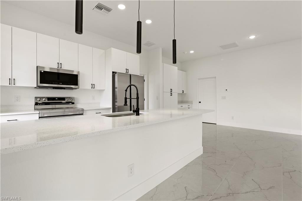 825 Frederick Reid St E Property Photo 13
