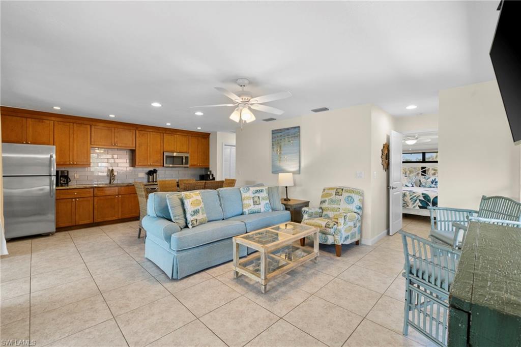 1811 Olde Middle Gulf Dr 1 Property Photo 4