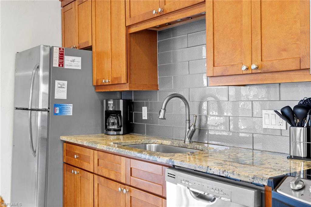 1811 Olde Middle Gulf Dr 1 Property Photo 8