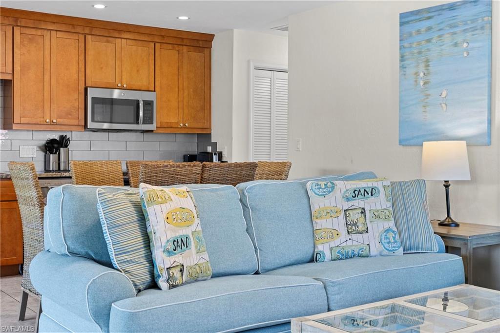 1811 Olde Middle Gulf Dr 1 Property Photo 10