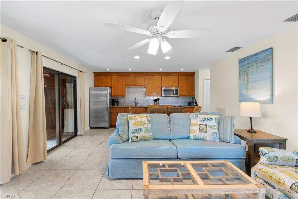 1811 Olde Middle Gulf Dr 1 Property Photo 11