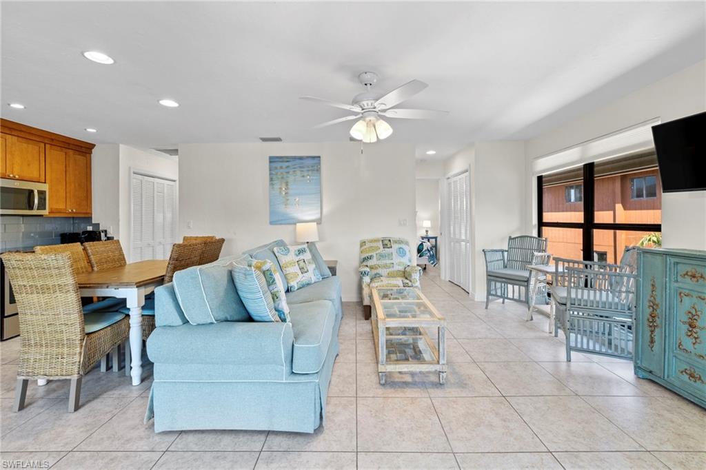 1811 Olde Middle Gulf Dr 1 Property Photo 15
