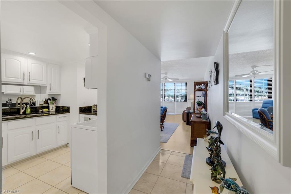 180 Seaview Ct # 400 Property Photo 3