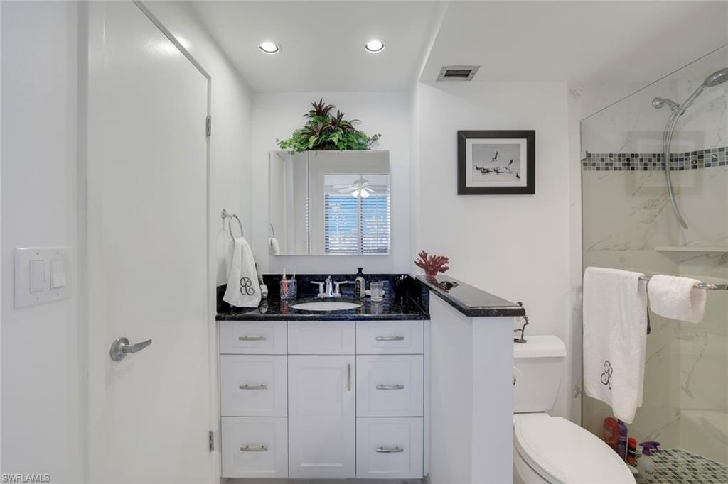 180 Seaview Ct # 400 Property Photo 17