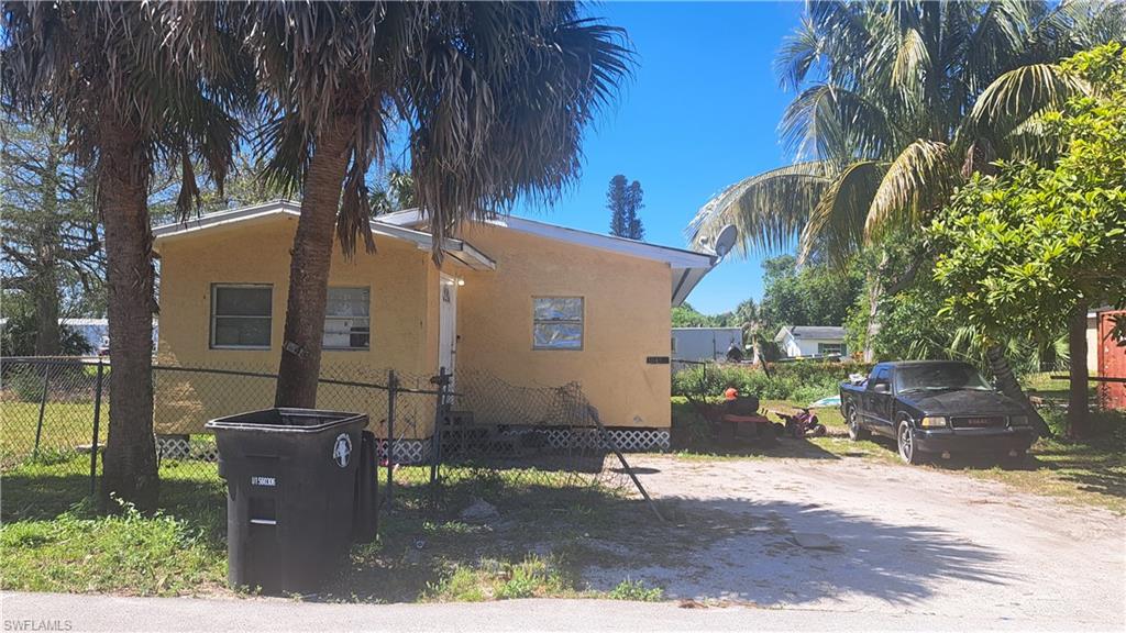 1043 Lee St Property Photo