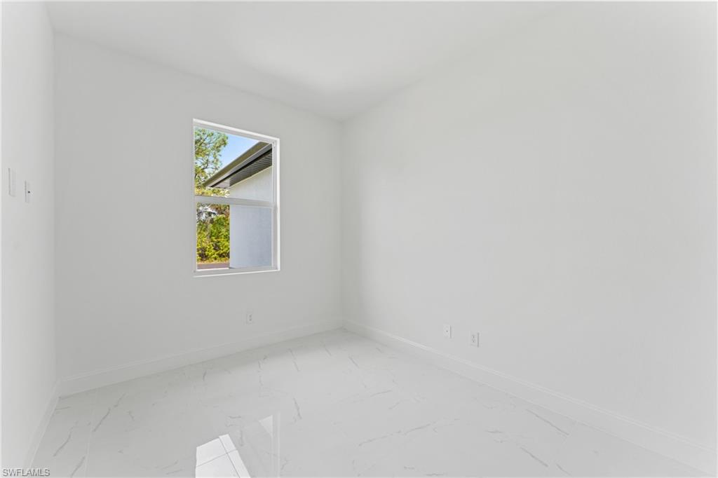 3111 40th St W Property Photo 11