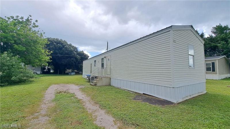 951 Virginia Ave Property Photo