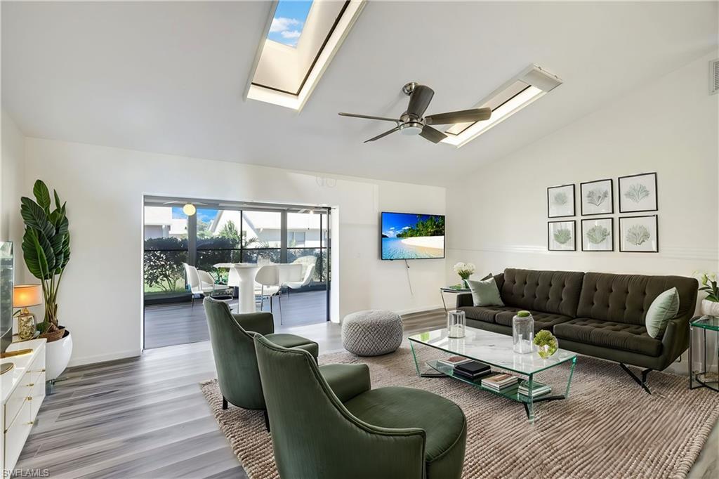 11091 Caravel Cir Property Photo 3