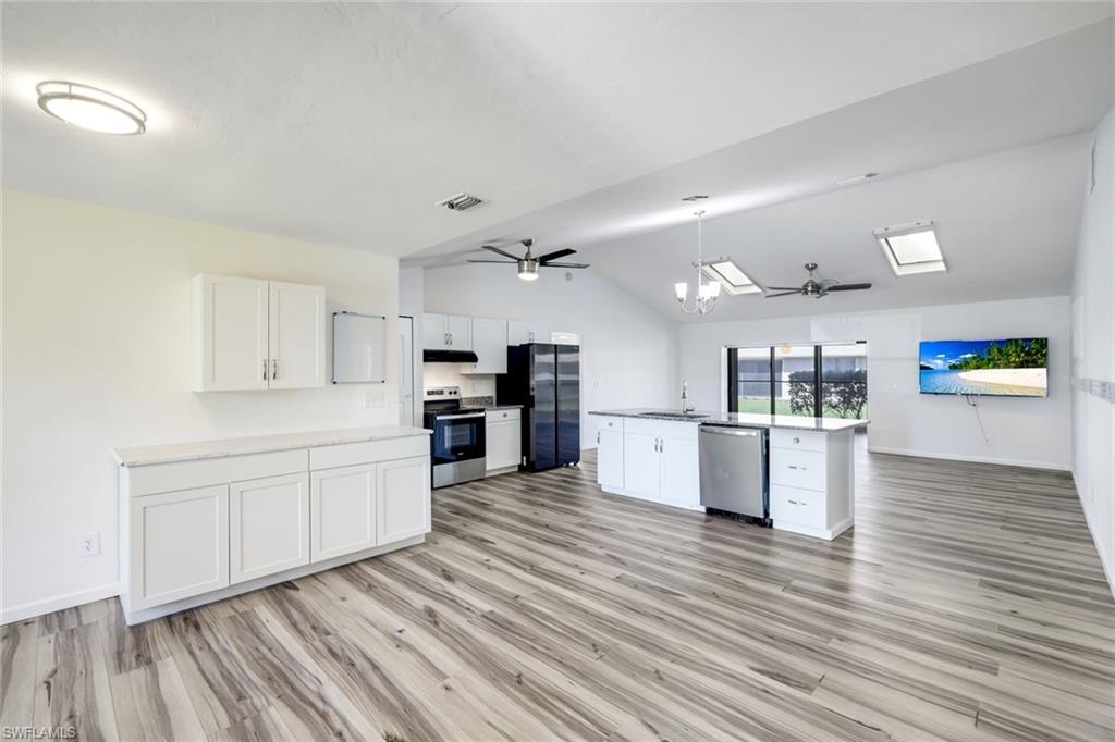11091 Caravel Cir Property Photo 6