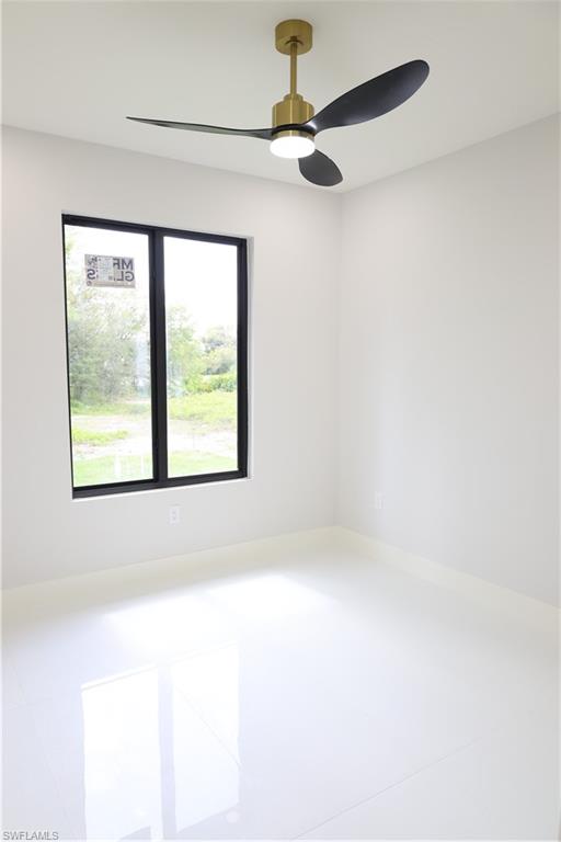 438 Rathburn St Property Photo 17