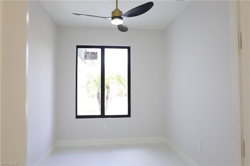438 Rathburn St Property Photo 25
