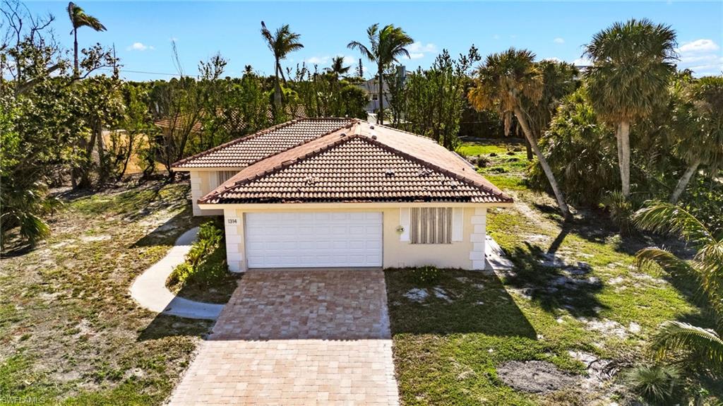 1314 Tahiti Dr Property Photo