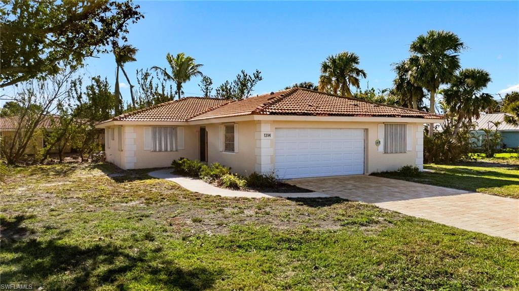 1314 Tahiti Dr Property Photo 4